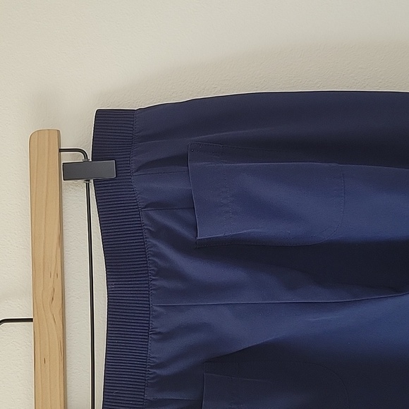 Chico's Zenergy Navy Blue Cargo Crop Pants Size Medium/8 - Picture 6 of 8